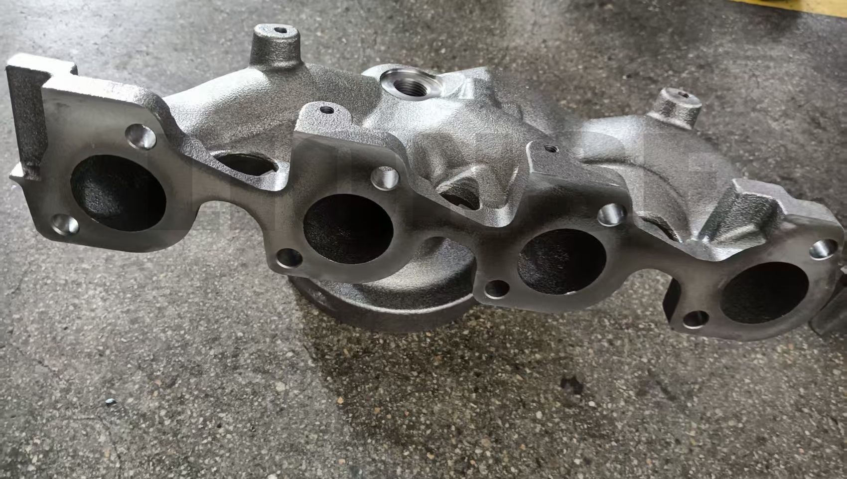 Які переваги литих випускних колекторів?